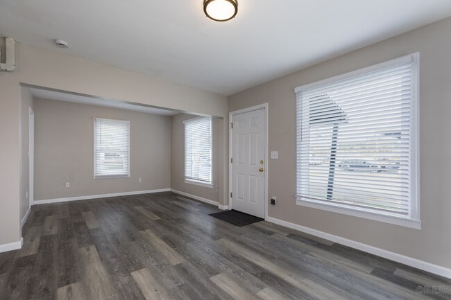 Photo - 33450 SW Hall St