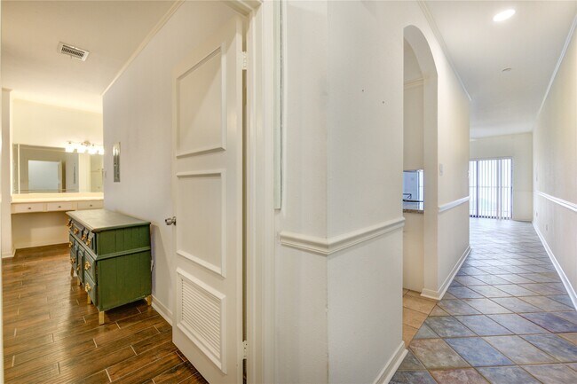 Photo - 401 Lakeside Ln Unidad 106