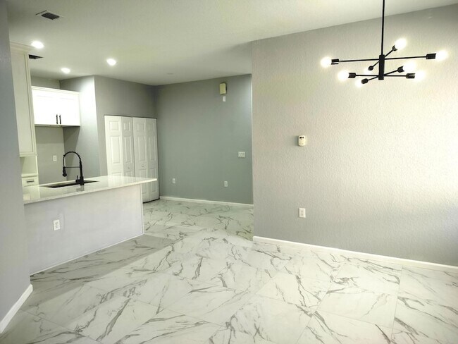 Photo - 826 Middleton Dr SW