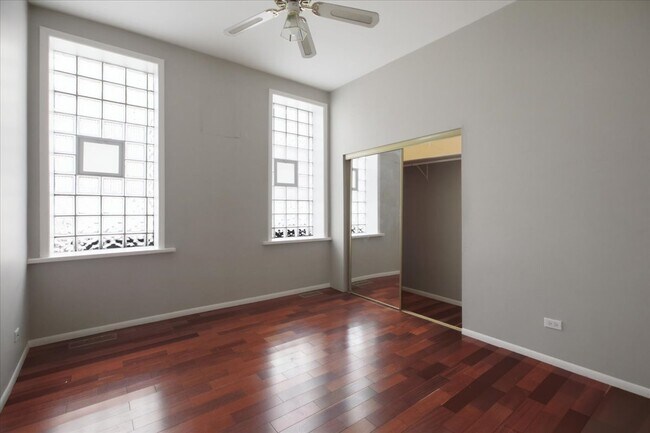 Photo - 1611 N Wood St Unit 1