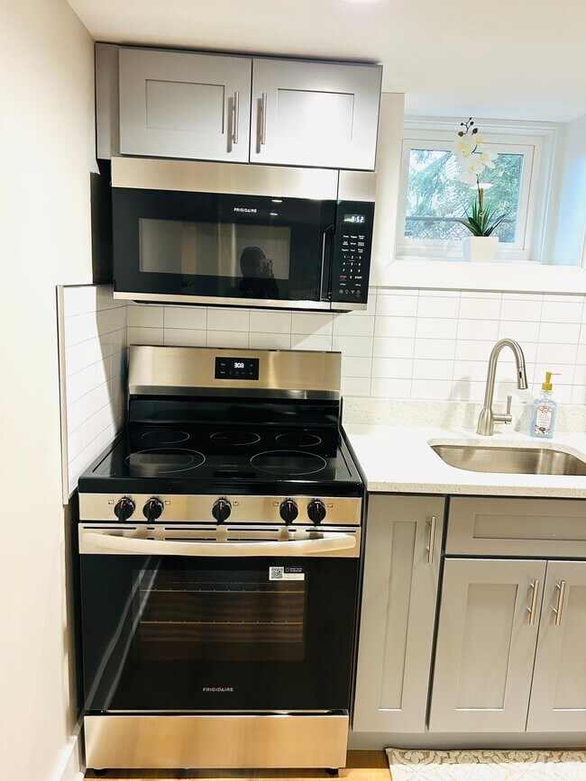 Photo - 1516 Hamilton St NW