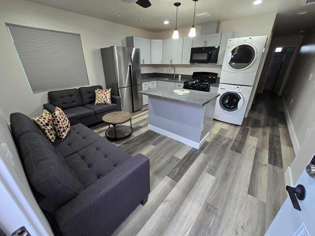 Building Photo - 4239 Montalvo St Rental