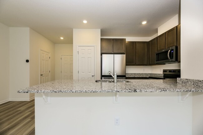 Photo - Spacious Townhome Now Available! 3 Bed/2.5 Bath, Lawncare Included, Garage, Near Treaty Part!