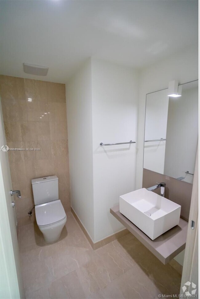 Building Photo - 1000 Brickell Plaza Unit 2706 Rental