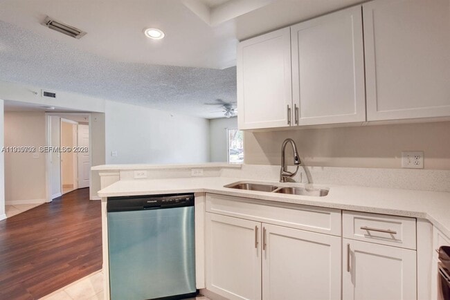 Photo - 4159 N Haverhill Rd Unit 1302