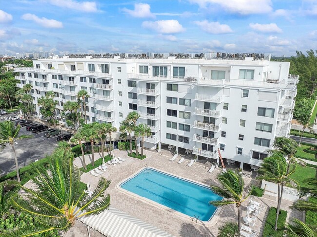 Building Photo - 170 N Ocean Blvd Unit 304