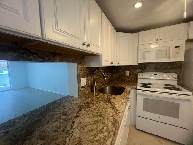 Photo - 2615 NE 3rd Ct Unidad 213