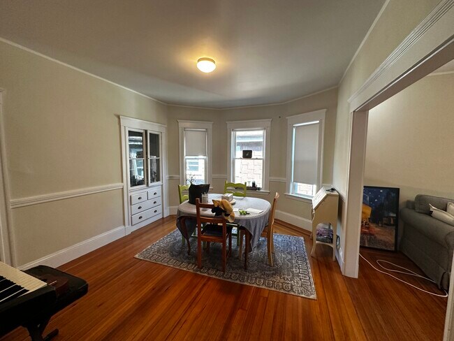 Photo - 17 Hunnewell Ave Unidad 2