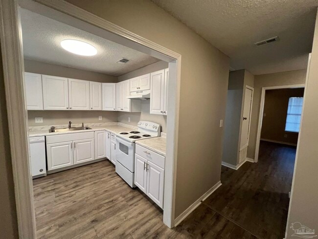 Photo - 1350 Fairchild St