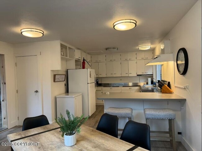 Photo - 301-305 Bawden St Unit Upper