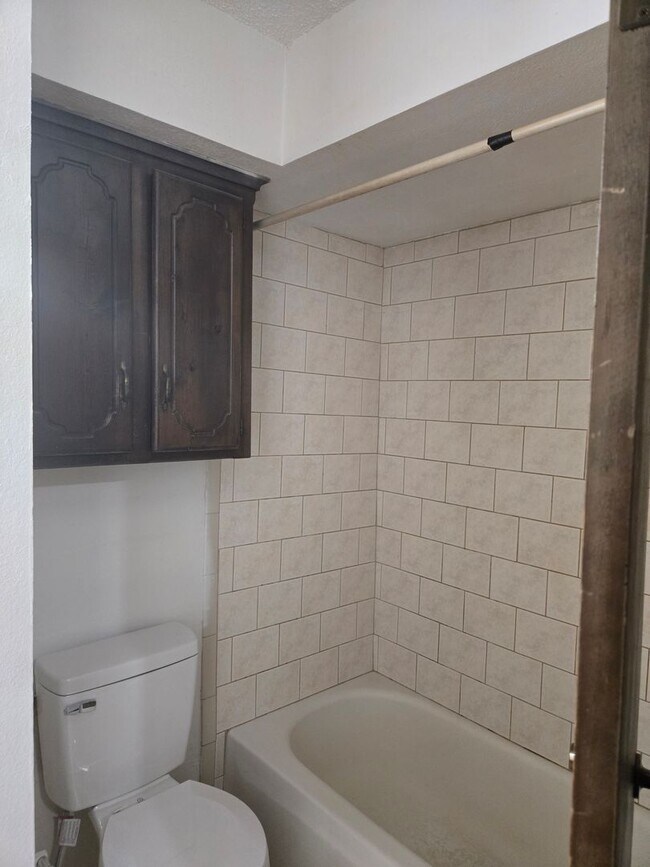 Photo - 501 N Main St Unit 501 N Main St Apt 2 Jennings, OK 74038