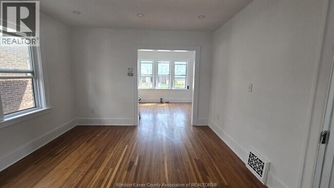 Photo - 2257 Howard Ave