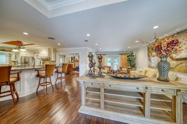 Photo - 1666 Robin Hood Ln