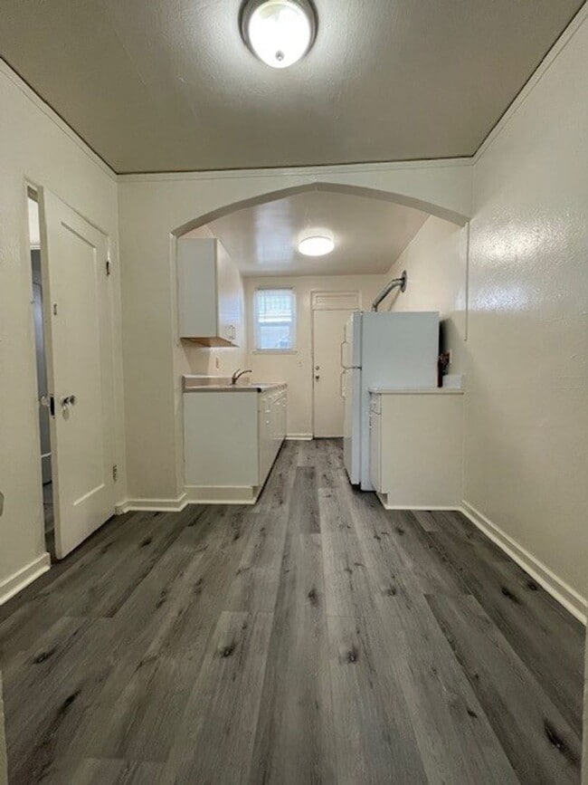 Photo - Quaint Studio, Freshly Painted, with moder... Unit 2617