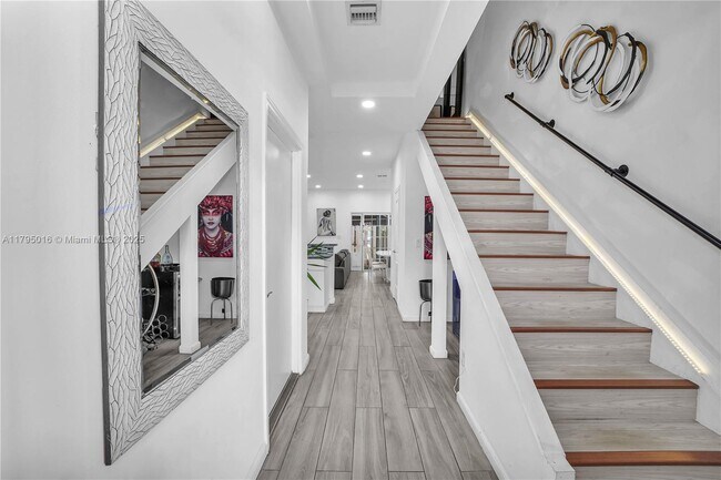 Photo - 2307 Washington St