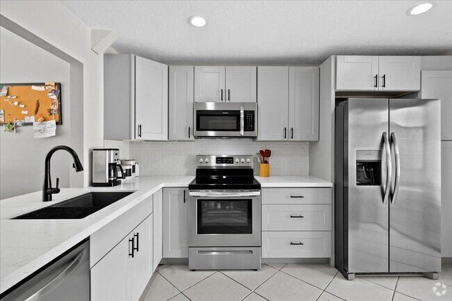 Building Photo - 12875 Spinnaker Ln Rental