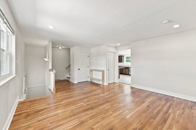 Photo - 438 W Chestnut St