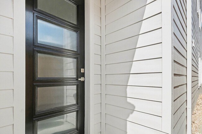 Photo - 111 E 33rd St