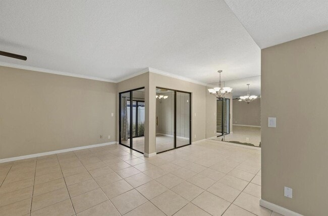 Building Photo - 402 Lakewood Ct