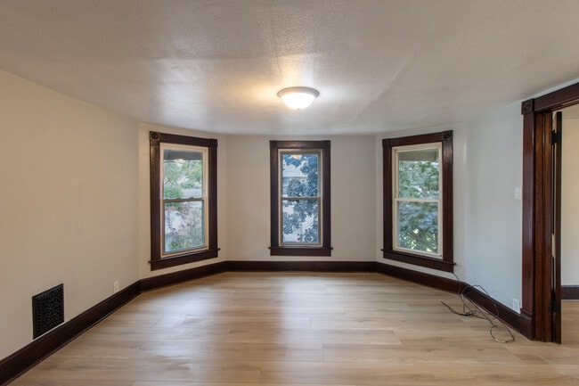 Building Photo - 265 Duffield Ave Unit 2