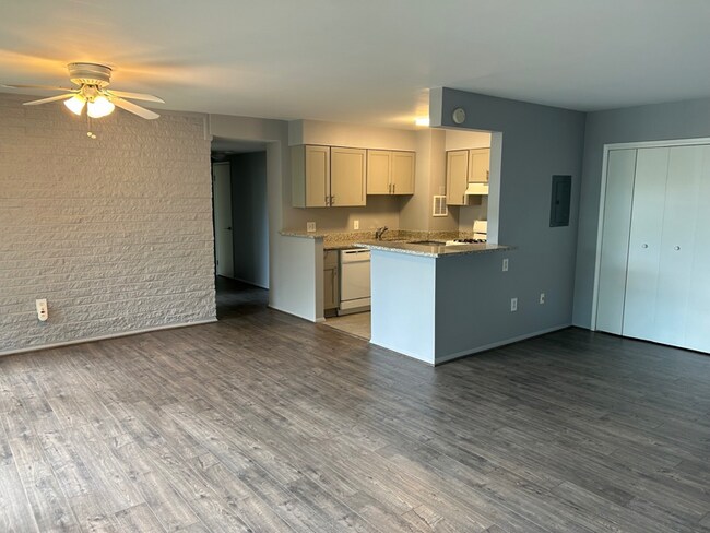 Photo - 12 S Van Dorn St Unidad 501