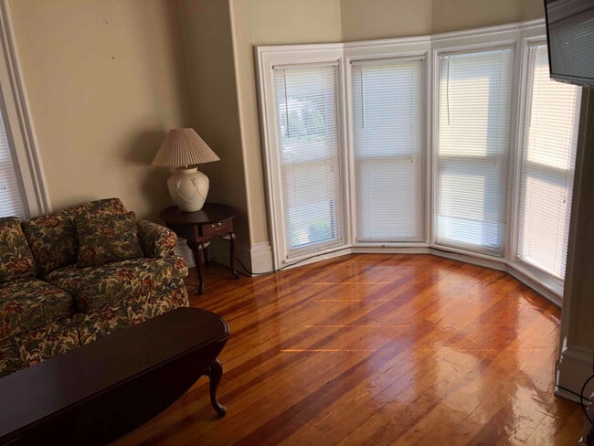 35 River St