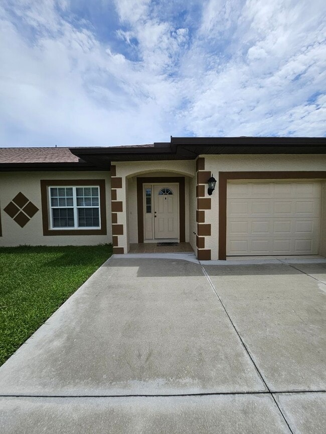 Building Photo - Rotonda Duplex Unit A
