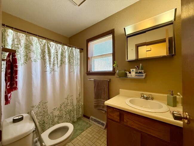 Photo - 1042 Castlewood Dr