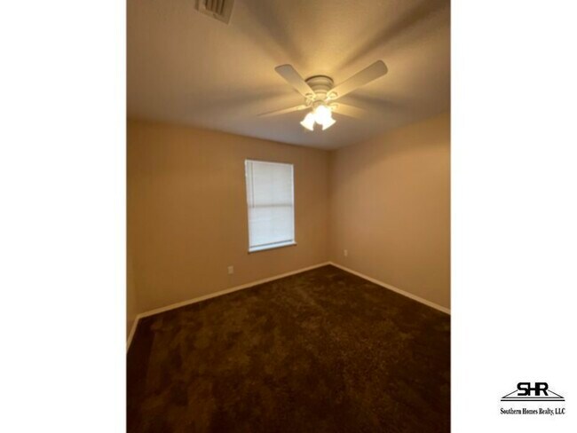 Photo - 10047 Hillview Dr