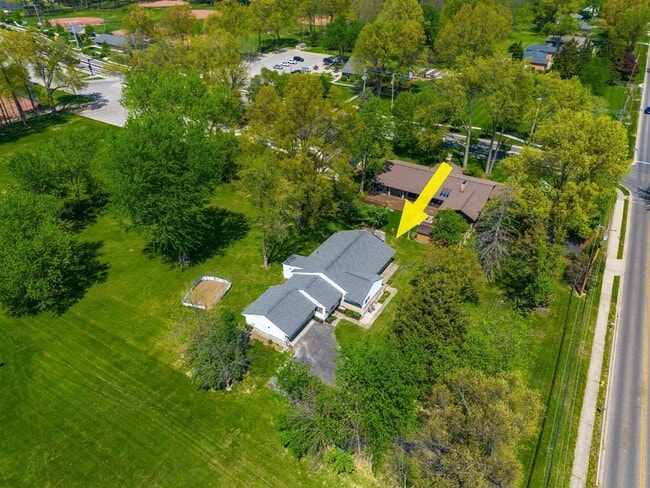 Photo - 711 Country Club Rd