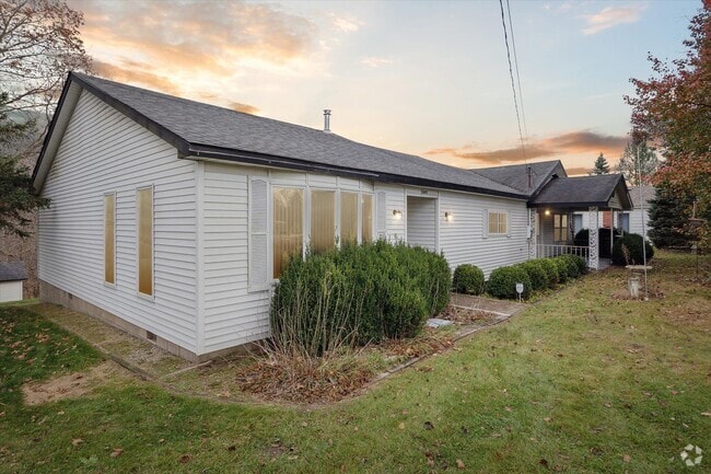 Building Photo - 5695 Hinkley Rd Rental