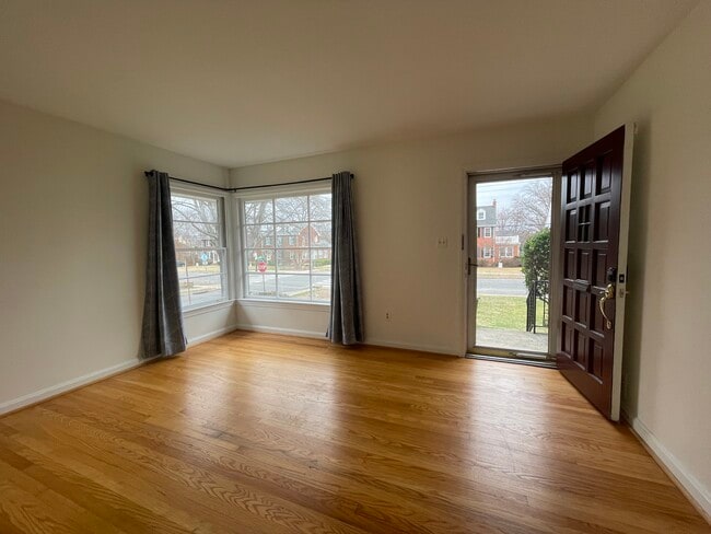 Photo - 306 Russell Rd