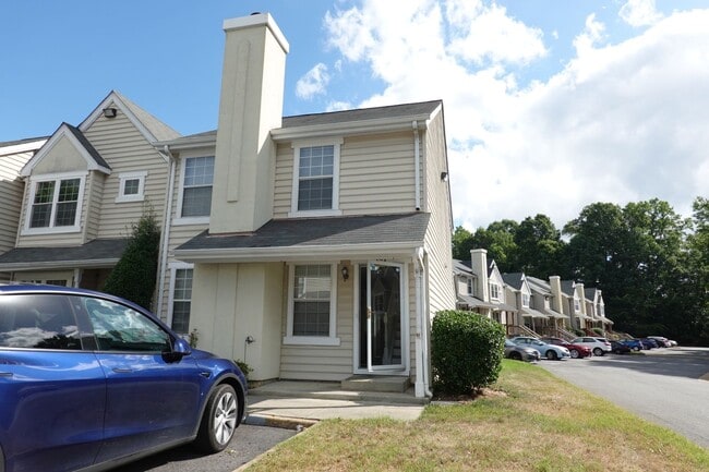 Building Photo - End Unit Condo Near Fort Eustis For Rent