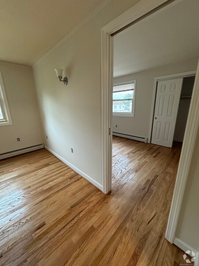 Building Photo - 90 Kibbe St Rental