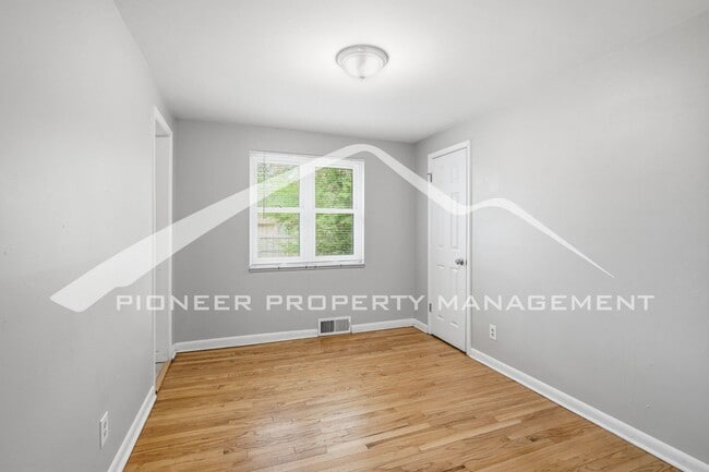 Photo - Spacious Home with Washer/Dryer and Fenced Yard