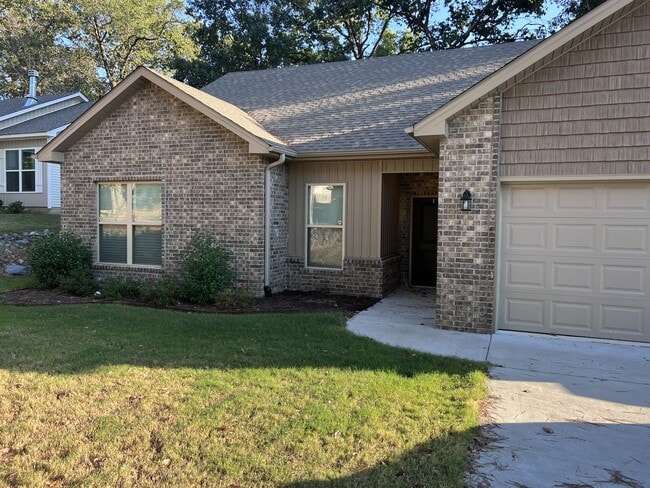 Photo - 318 Little John Trail