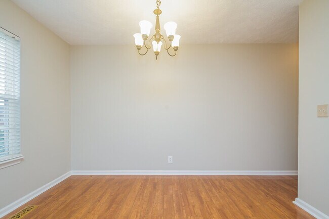 Photo - 1112 Skipton Dr