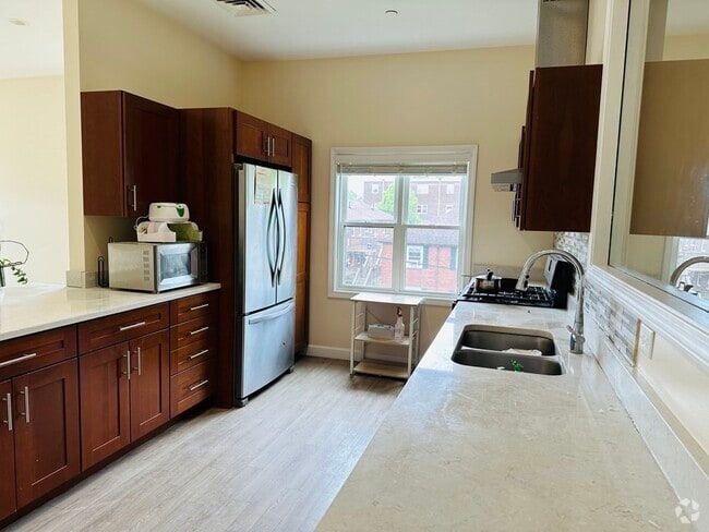Building Photo - 909 Hancock St Unit 1 Rental