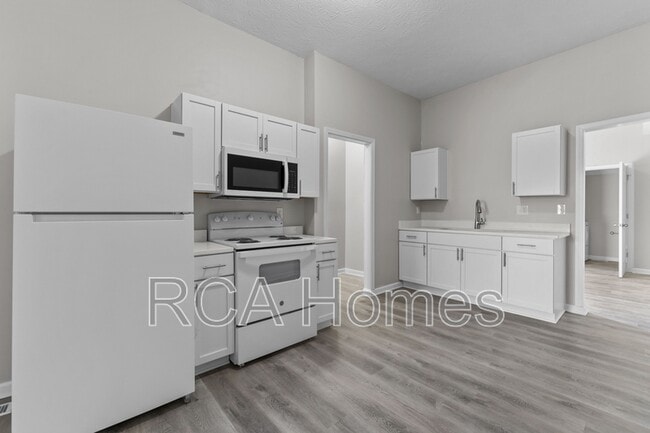 Building Photo - 2910 N Kenwood Ave Rental