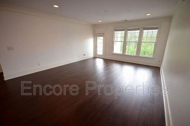 Photo - 936 Portstewart Dr