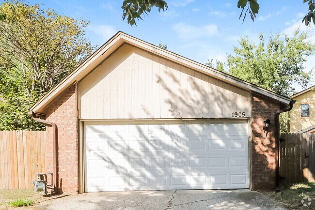 Building Photo - 1905 Oakhurst Ave Rental