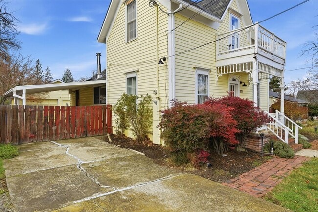 Photo - 173 Helman St