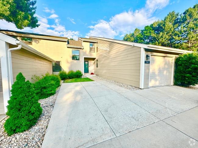 Building Photo - 1738 Brookhaven Cir W Unit C Rental