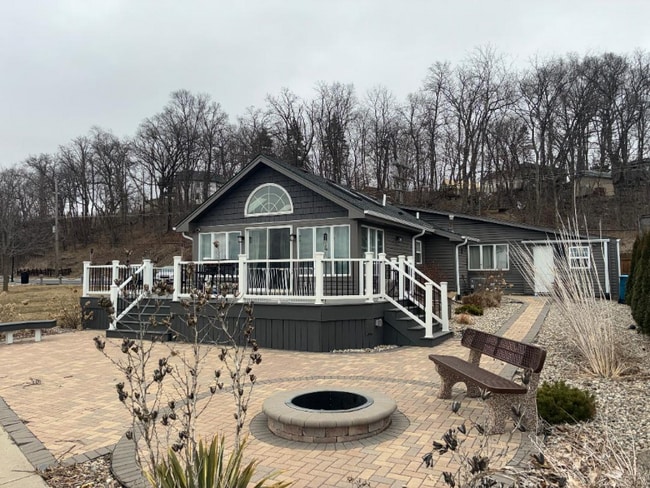 Photo - 7405 Lake Shore Dr