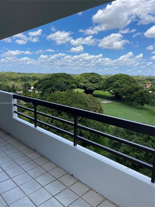 Photo - 720 Coral Wy Unit 9E