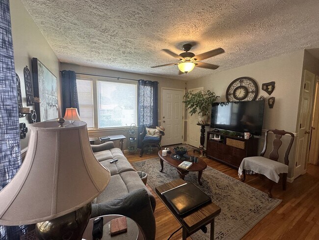 Photo - 204 Crest Dr