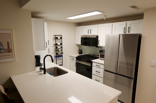 Photo - 350 G St SW Unidad N507