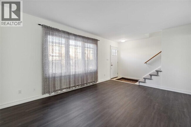 Photo - 885 Carleton Pl