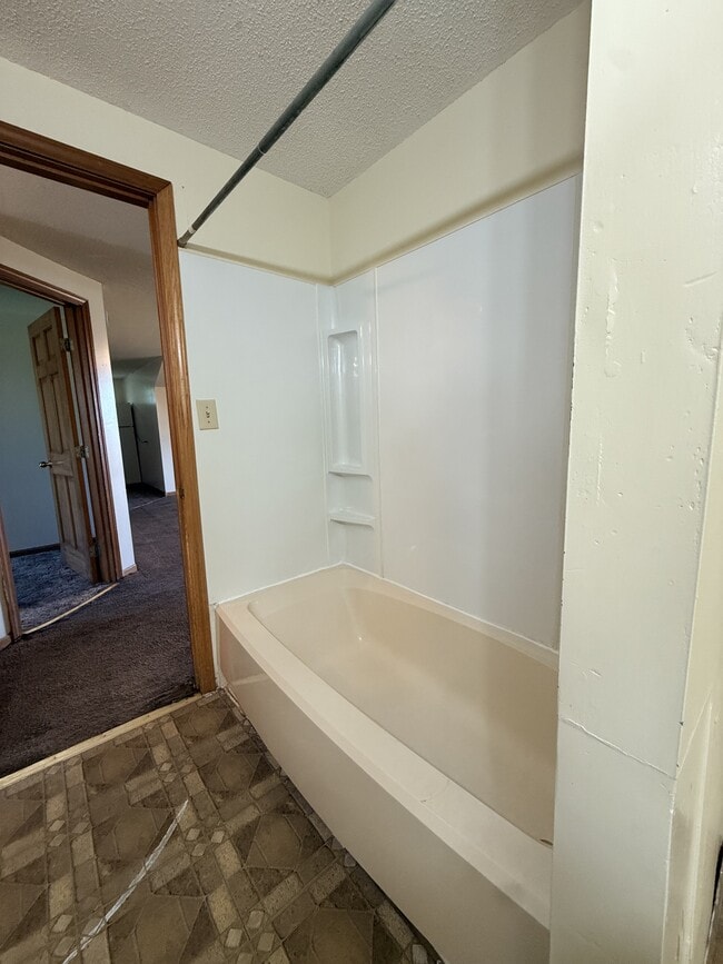 Photo - 319 1/2 N McDonel St Unit 1