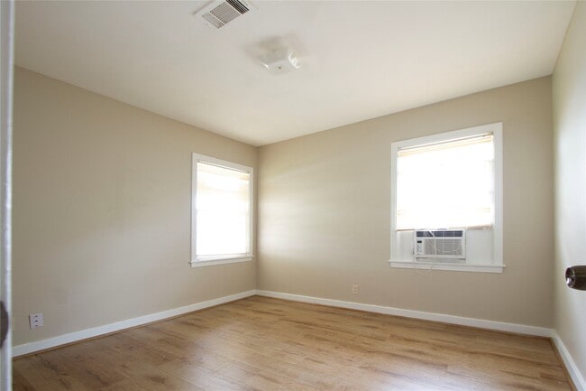 Building Photo - 519 20th Ave N Rental
